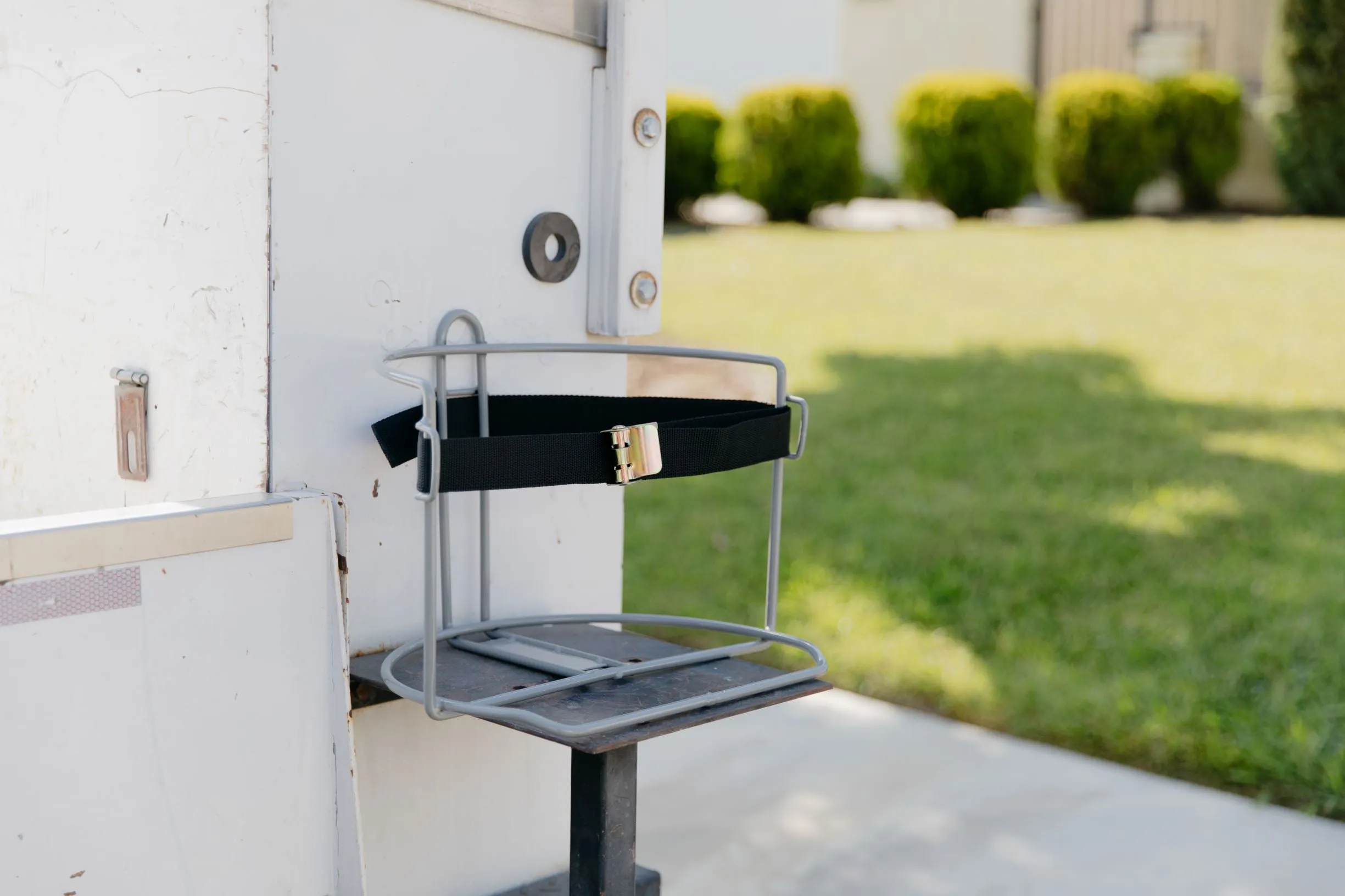 Igloo Wire Rack Holder For Beverage Jugs 2-5 Gallon