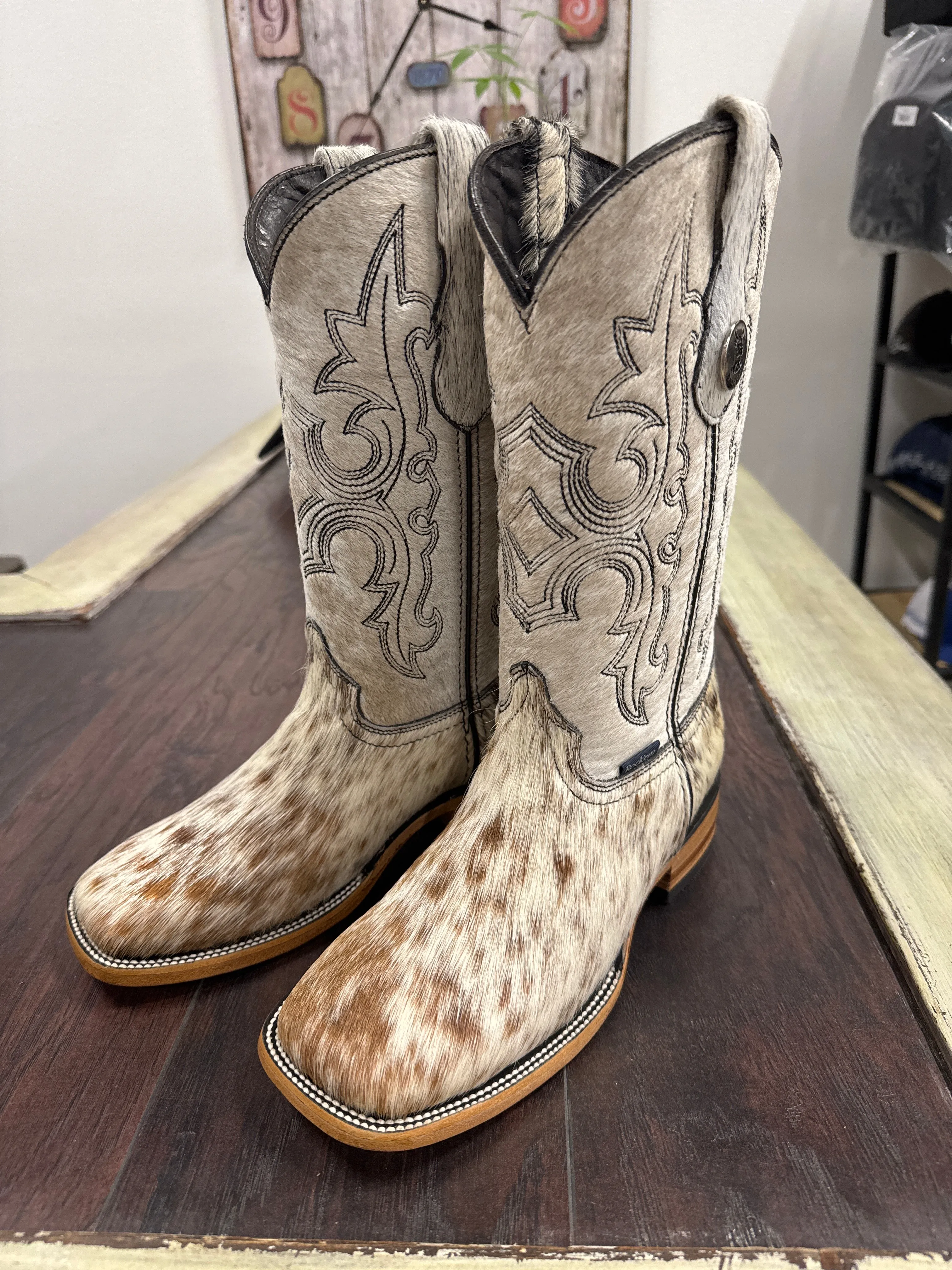 Ladies Rock’Em Katherine Cowhide br/wh wide