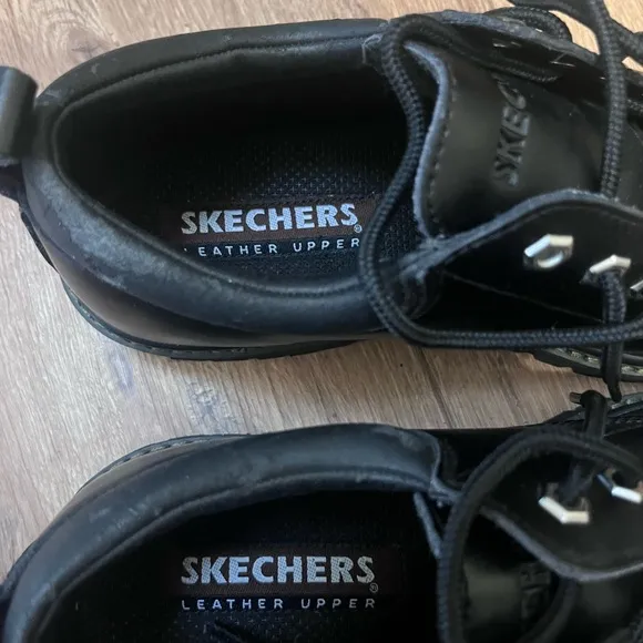 Men’s Skechers leather oxfords, size 10.5