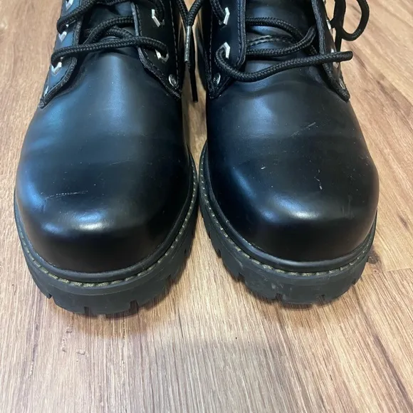 Men’s Skechers leather oxfords, size 10.5