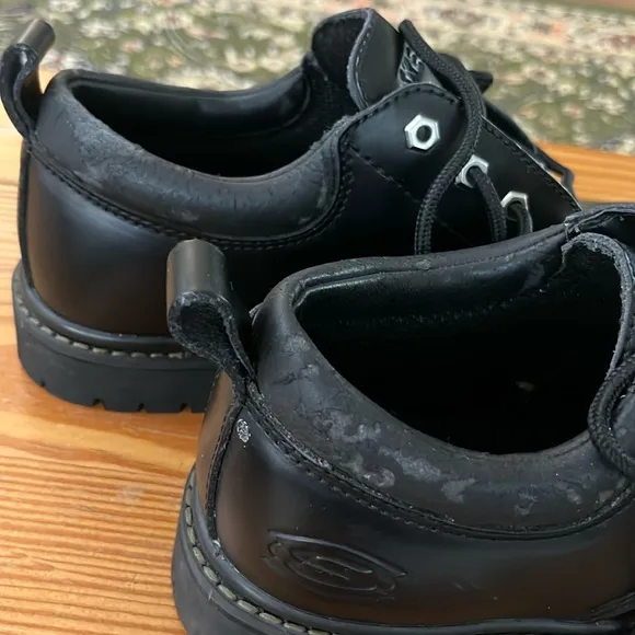 Men’s Skechers leather oxfords, size 10.5