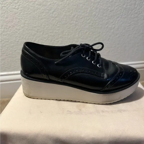 Schutz Black leather platform oxfords- Size 6Made in Brazil