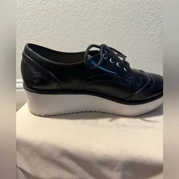 Schutz Black leather platform oxfords- Size 6Made in Brazil