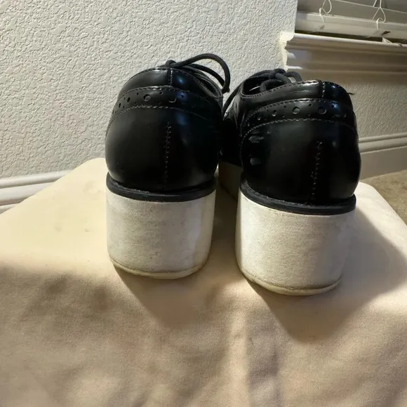 Schutz Black leather platform oxfords- Size 6Made in Brazil
