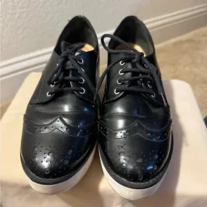 Schutz Black leather platform oxfords- Size 6Made in Brazil