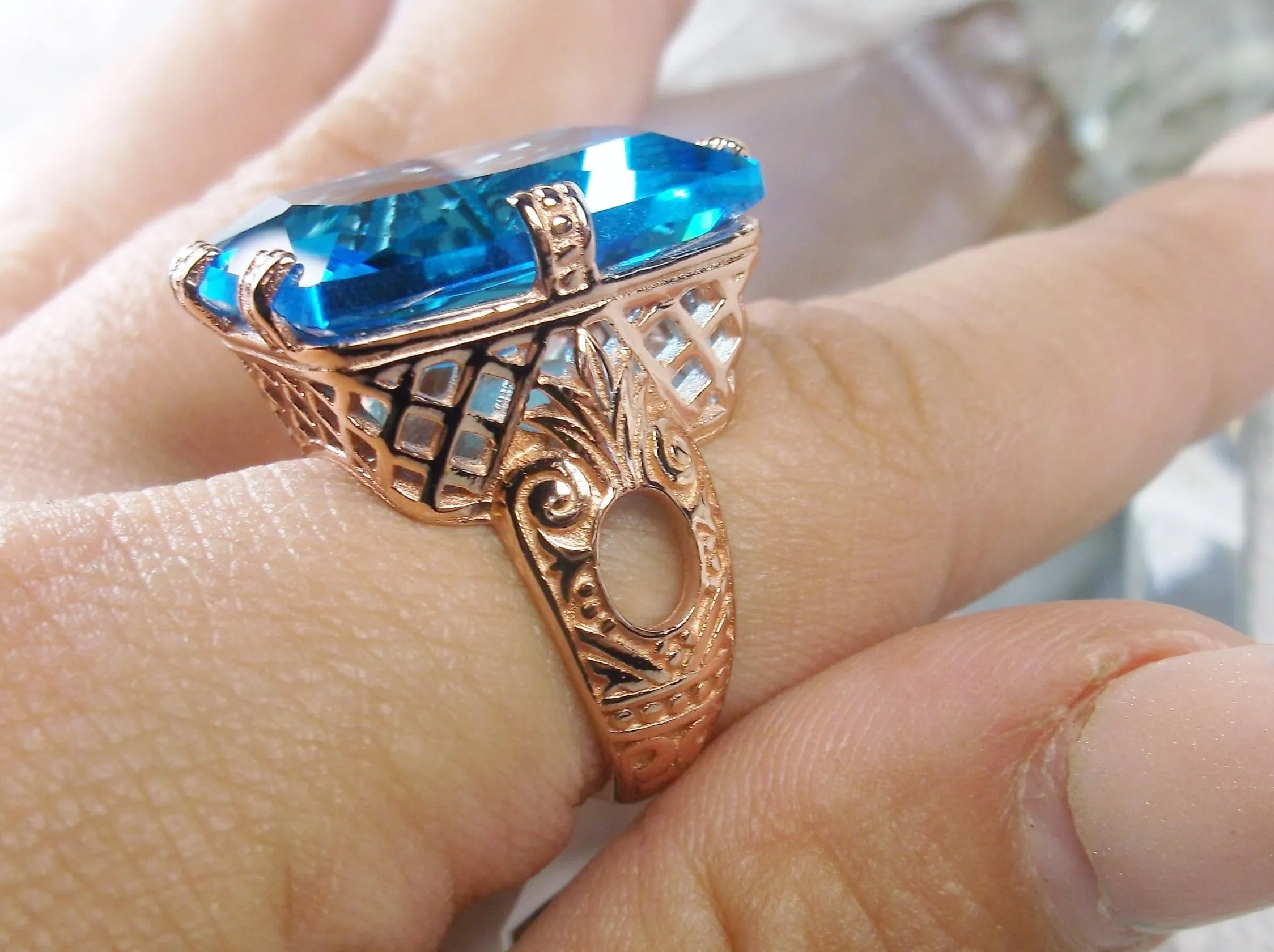 Swiss Blue Topaz Ring, 6 Prong Rose Gold plated Ring, 30ct Gem, Vintage Jewelry #D104