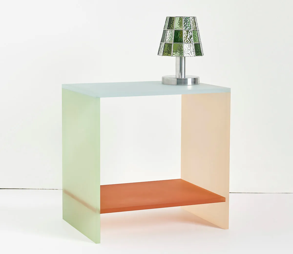 Tone nightstand